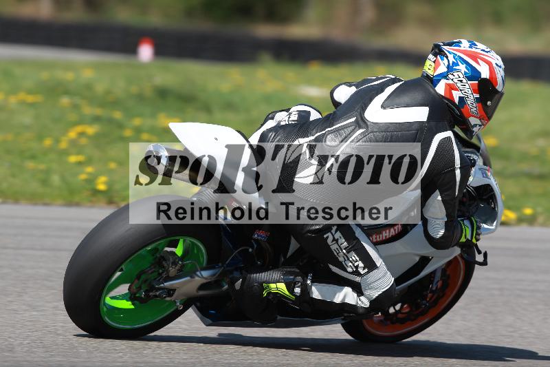 /Archiv-2022/07 16.04.2022 Speer Racing ADR/Gruppe gelb/backside